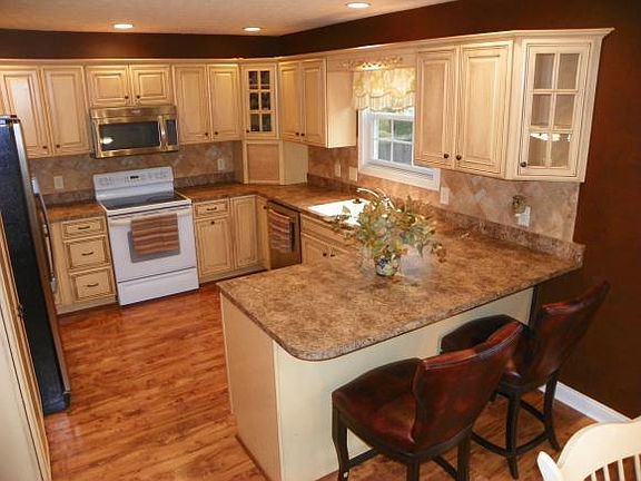 2nd image of 1075 Radcliff Ct