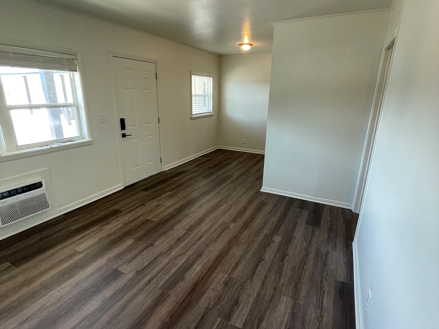 3919 E 28th St — Photo 3