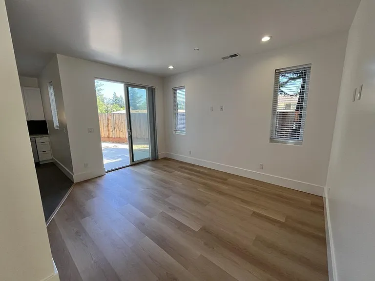 414 Grace Way — Photo 6