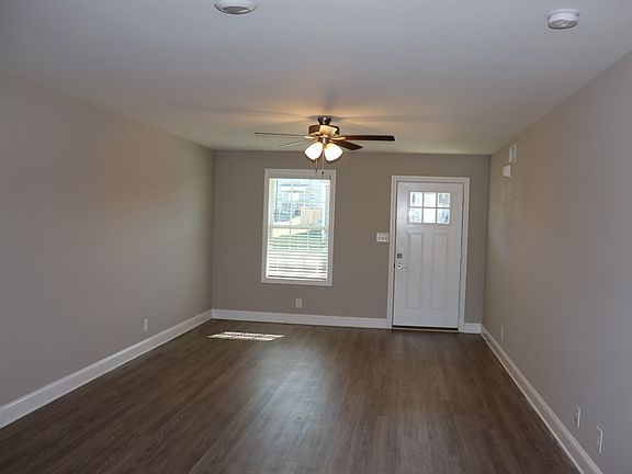 3rd image of 1093 Charles Thomas Dr