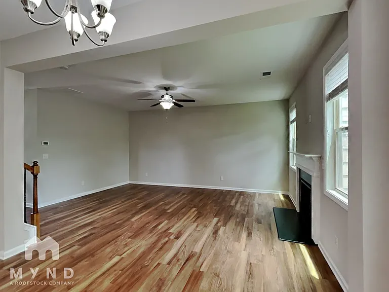 541 Lanier Ct — Photo 5