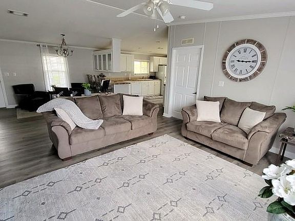 5th image of 1284 Gardenia Dr