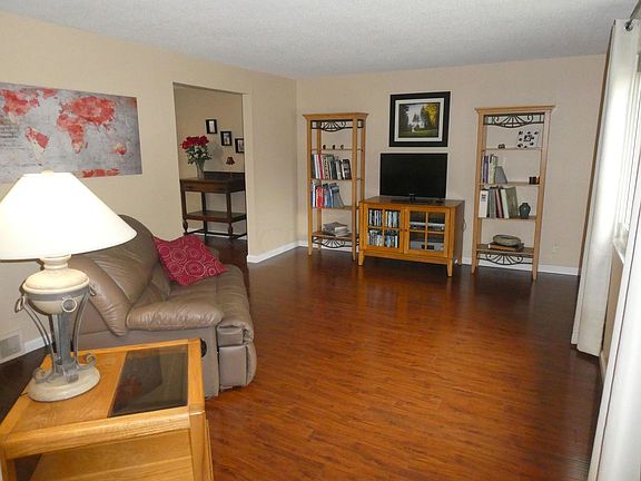 5th image of 369 Depauw Ct