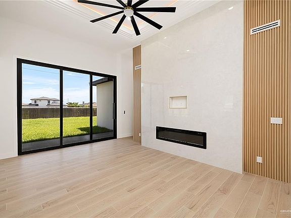 4th image of 1004 Wesley St