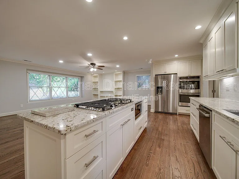 6700 Castlegate Dr — Photo 11