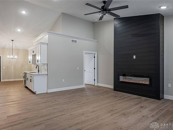 3rd image of 299 Eastline Dr