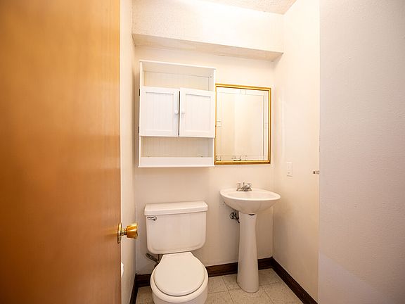 1610-11-EDDIE-STREET-bathroom-half_10172024
