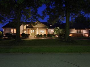 13494 Ladue Farm Rd, Saint Louis, MO 63141