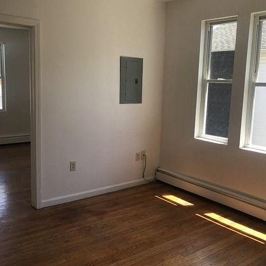 2nd image of 672 Garden St #2