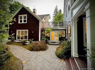 1188 Garden Gate Dr, Central Saanich, BC V8M2H6