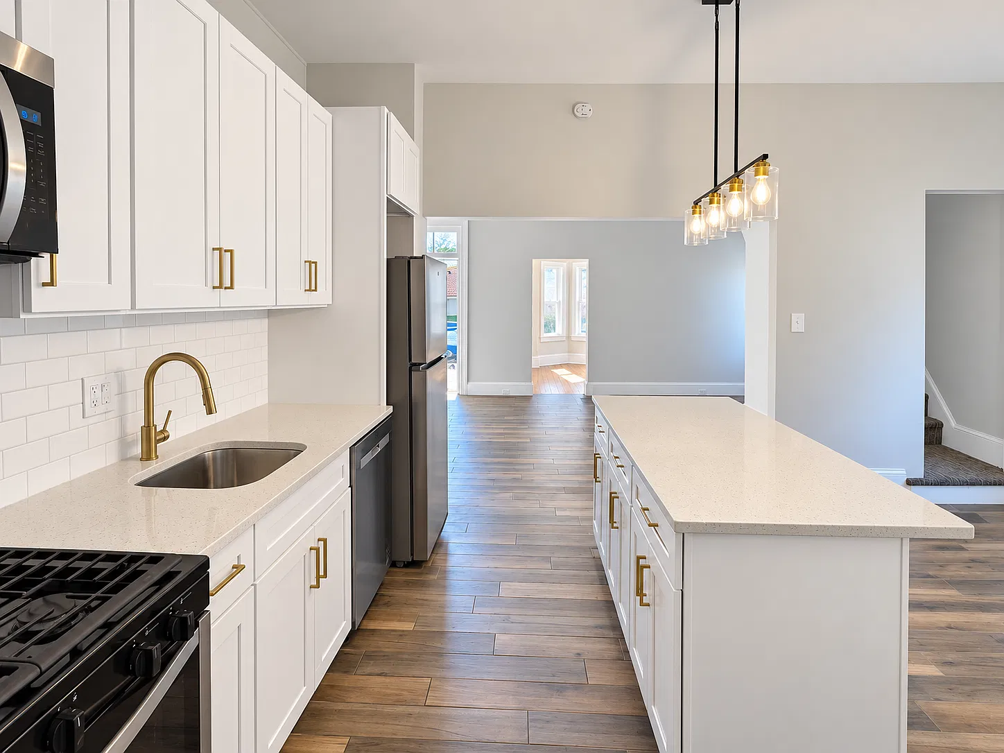 3 bed, 1.5 bath, 2946 sqft, $3,395 — Photo 2