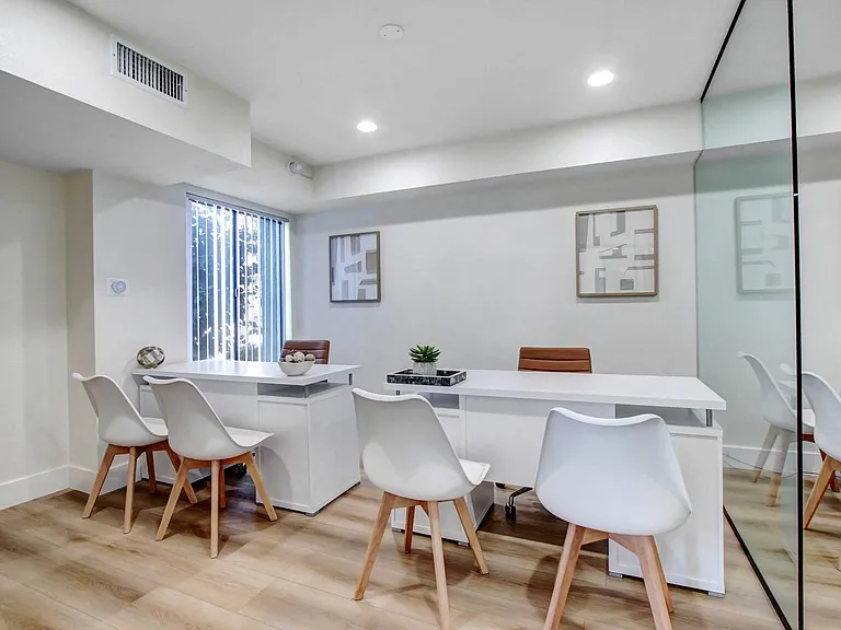 Zelzah Court — Photo 16