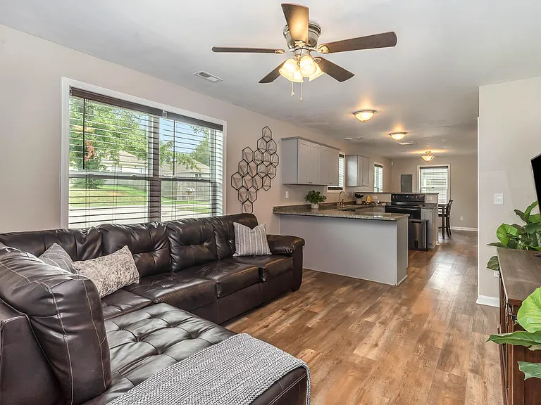 908 Mapleash Ave — Photo 12