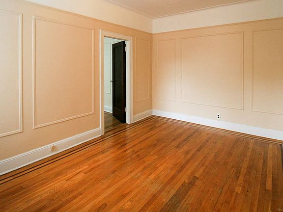 2nd image of 2576 44th St APT 1F