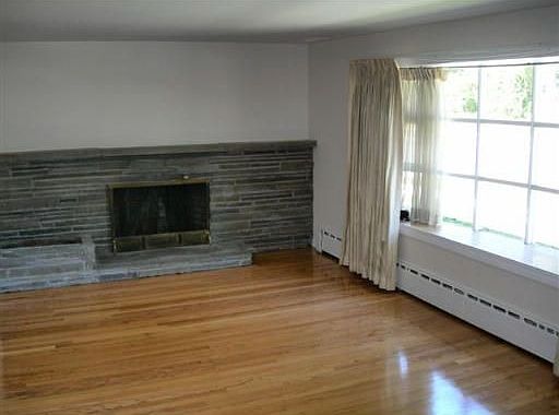 fireplaced lvng rm