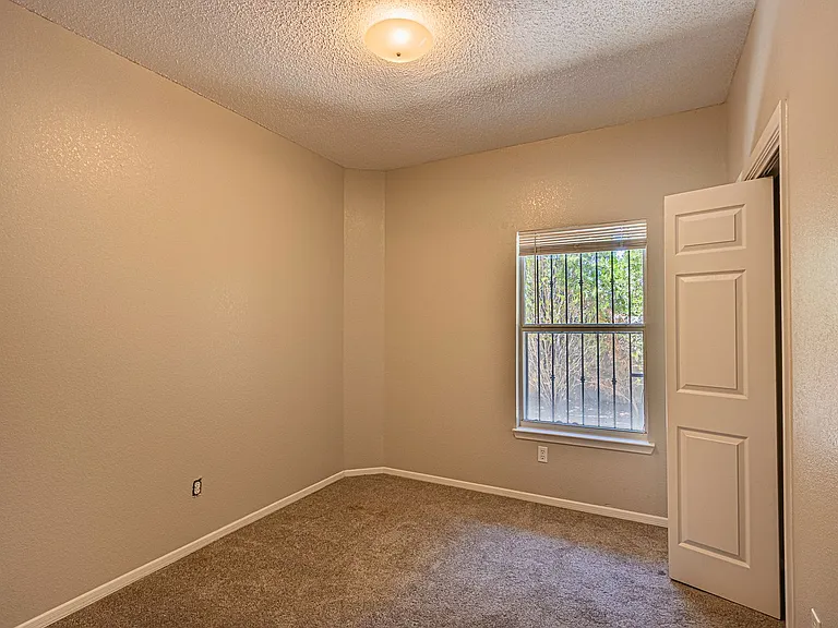4600 Leeds Ave — Photo 17