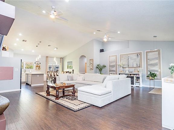 3rd image of 922 Clearmont Street