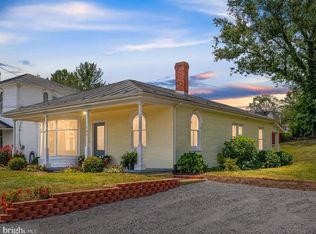 309 N Hawksbill St, Luray, VA
