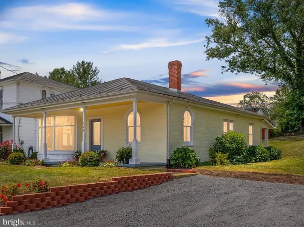 309 N Hawksbill St, Luray, VA 22835