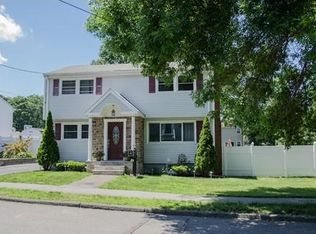 19 Ravenwood Rd, Peabody, MA 01960