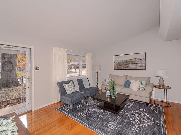 4th image of 703 Southshire Dr