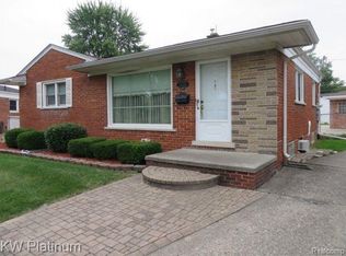 24321 Star Valley Dr, Saint Clair Shores, MI 48080