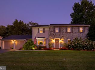 2572 Woodview Dr, Lancaster, PA 17601