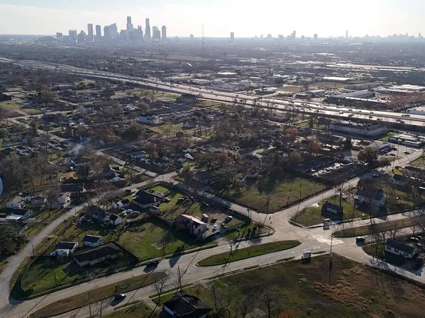 3310 Cavalcade St, Houston, TX 77026