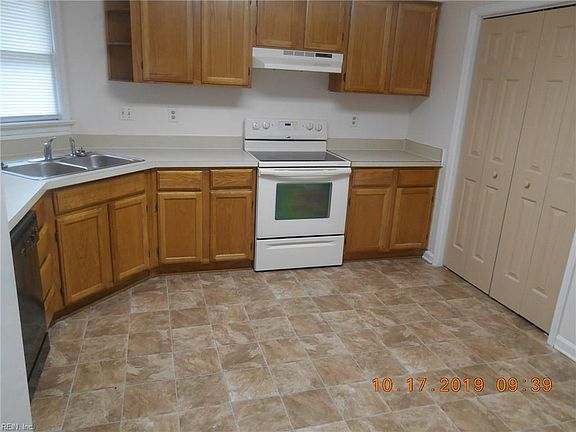 2nd image of 102 Greystone Walk