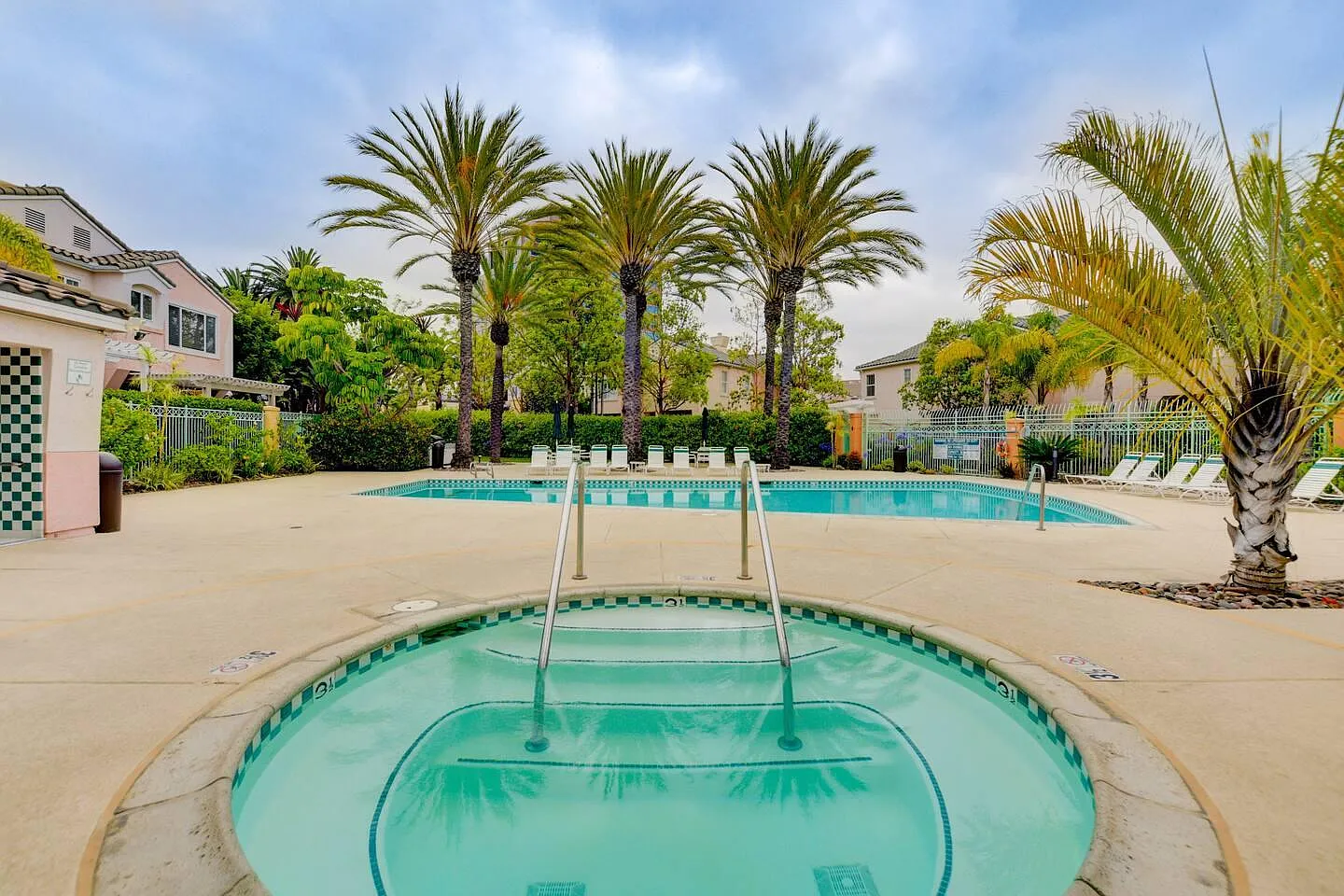 2 bed, 2.5 bath, 1200 sqft, $4,235 — Photo 1