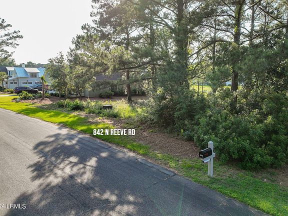 3rd image of 842 N Reeve Road
