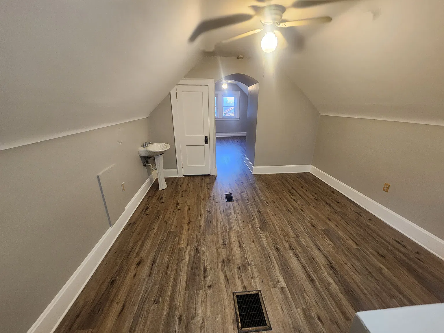 3 bed, 1050 sqft, $1,800 — Photo 4