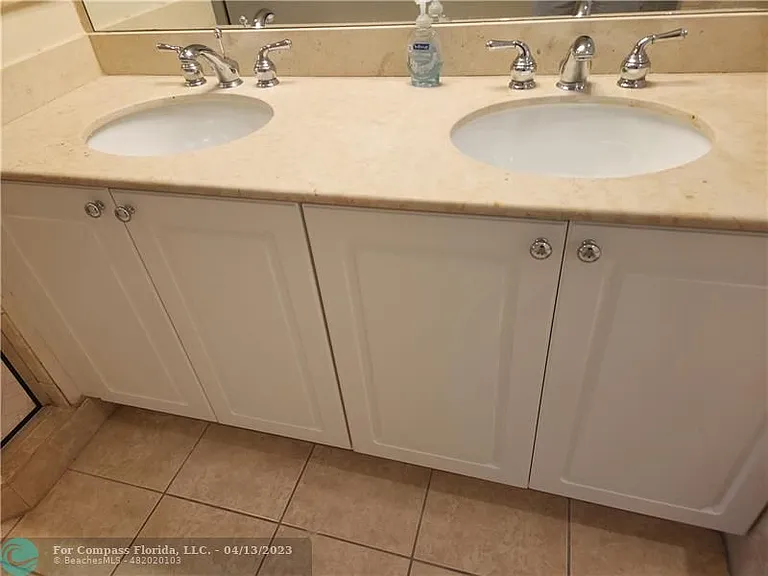 6094 Live Oak Ct #A — Photo 9