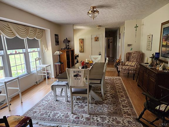 3rd image of 1803 Oakwood St