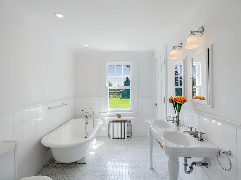 94 Quogue St — Photo 20