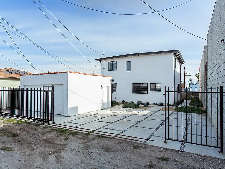 9009 S Normandie Ave — Photo 4