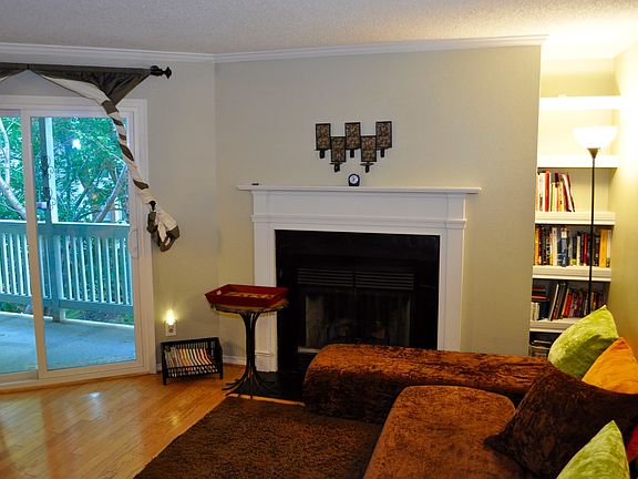 4th image of 1530 Lincoln Way APT 202A