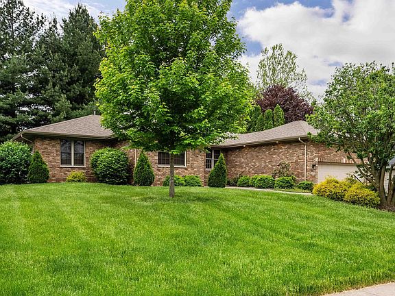 2nd image of 3230 Arlington Cir