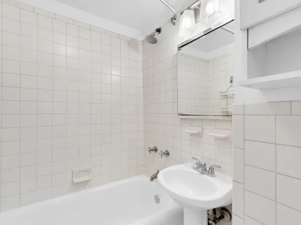 321 East 43rd Street image 3 of 4