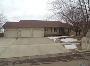 608 N Oak Ridge Rd, Brandon, SD 57005