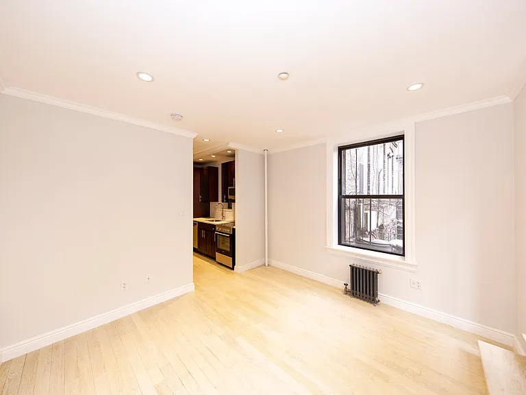 51 W 11th St #R2 — Photo 3
