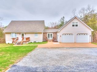 442 Trayfoot Rd, Grottoes, VA 24441
