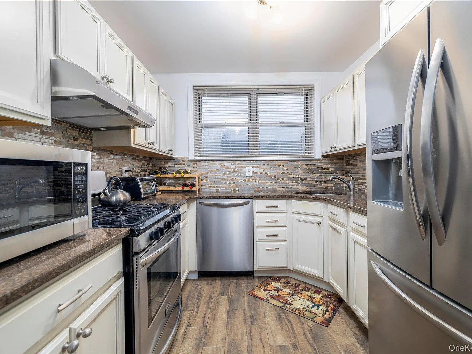 3 bed, 2.0 bath, 1300 sqft, $3,750 — Photo 3