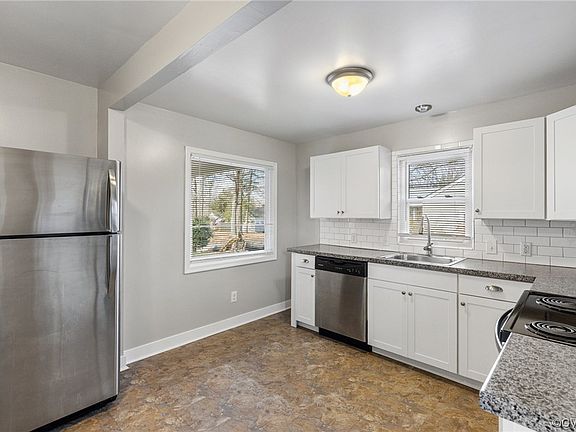 5th image of 1001 Bradley Ln