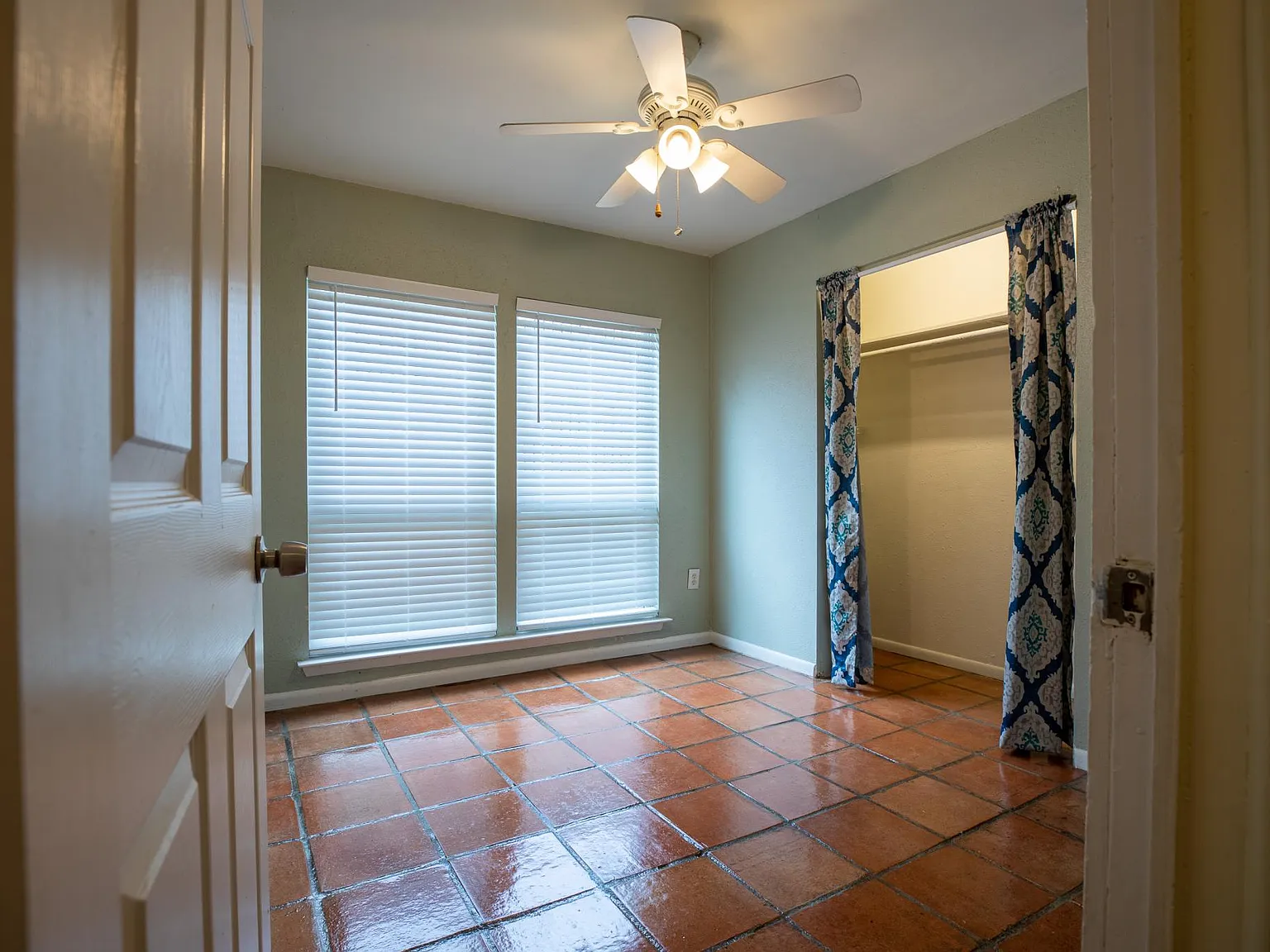 420 Ira Ave — Photo 2