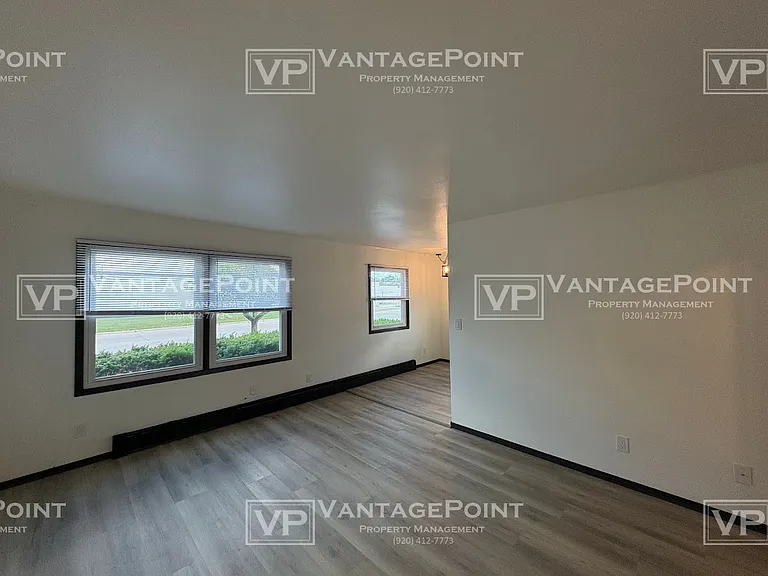 2120 Van Deuren St — Photo 10