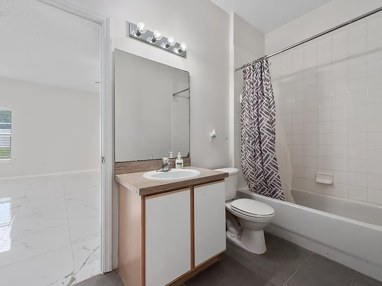 746 Lockbreeze Dr — Photo 12