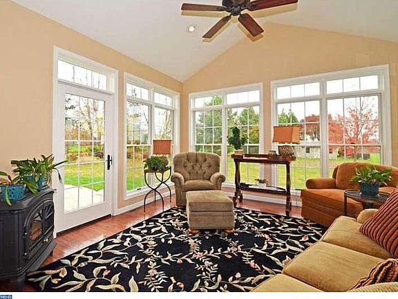5th image of 160 Turners Pond Dr