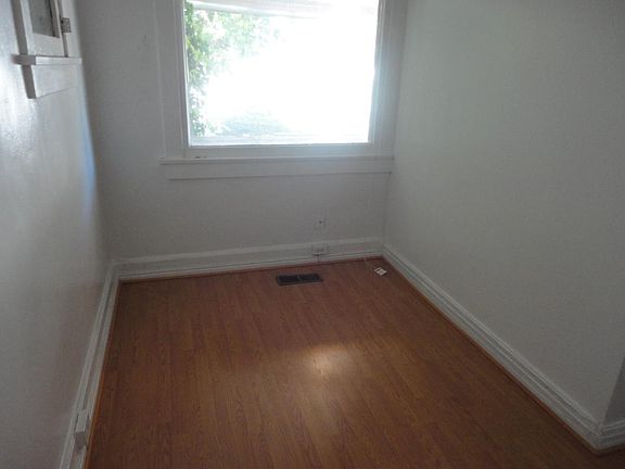 5th image of 154 E Burton Ave