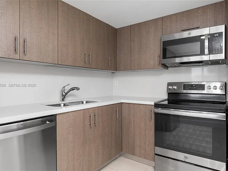 1901 Brickell Ave #B1903 — Photo 2